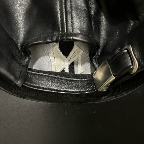 New Era Yankees Leather Baseball Hat - Picture 4 of 6